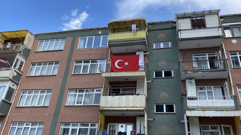 5'inci kattan düşen Ebrar bebek son yolculuğuna uğurlandı - Resim : 1