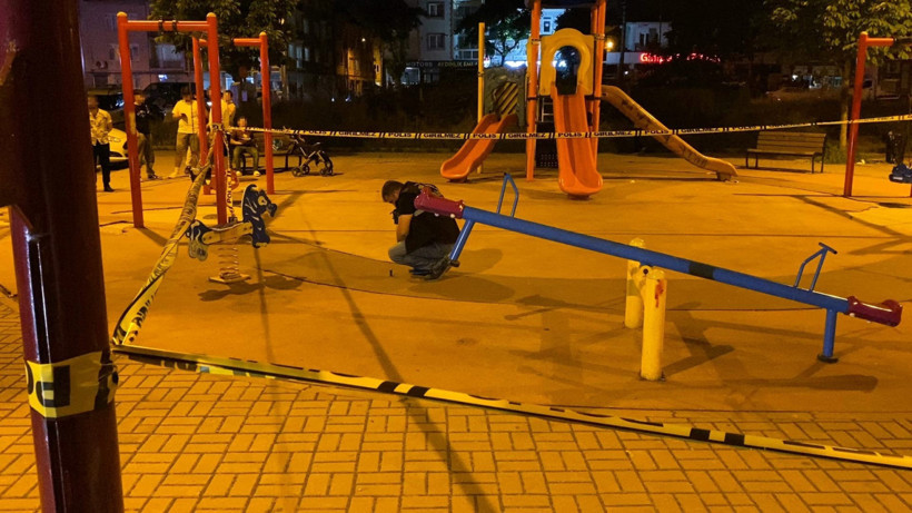 Parktaki gençlere kurşun yağdırdı: 10 yaralı - Resim : 1