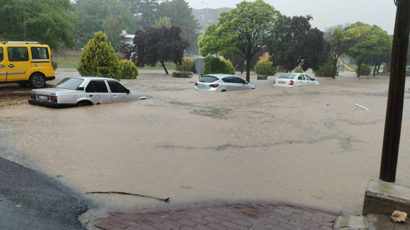 Birçok kenti yağış vurdu: Hayat durma noktasına geldi - Resim: 55