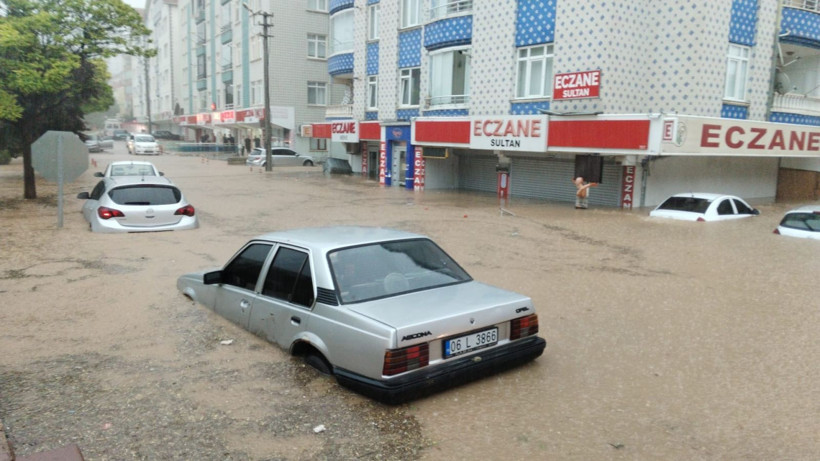 Birçok kenti yağış vurdu: Hayat durma noktasına geldi - Resim: 54