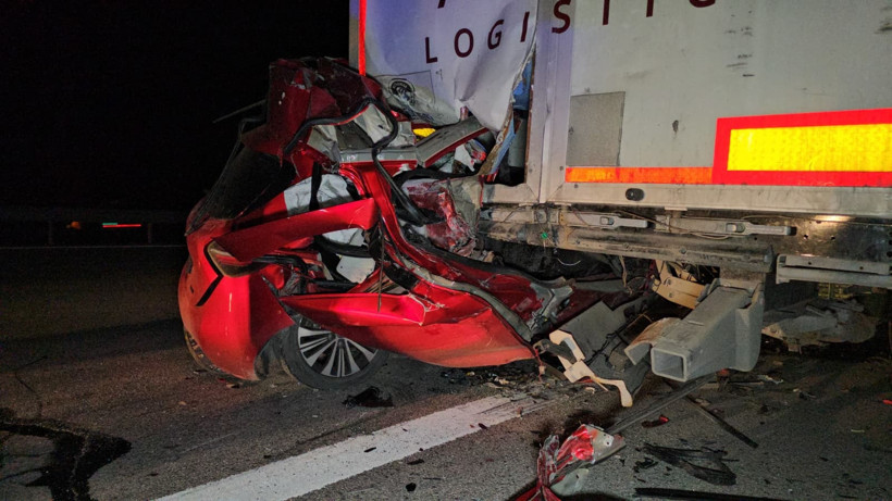 Edirne'de feci kaza: Hurdaya dönen otomobilin sürücüsü kurtarılamadı - Resim : 1
