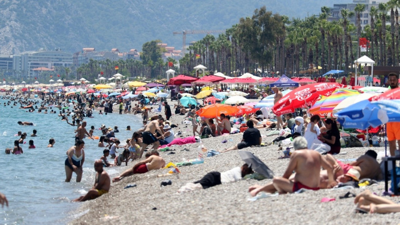 Termometreler 39'u gösterdi, vatandaşlar denize koştu - Resim : 1