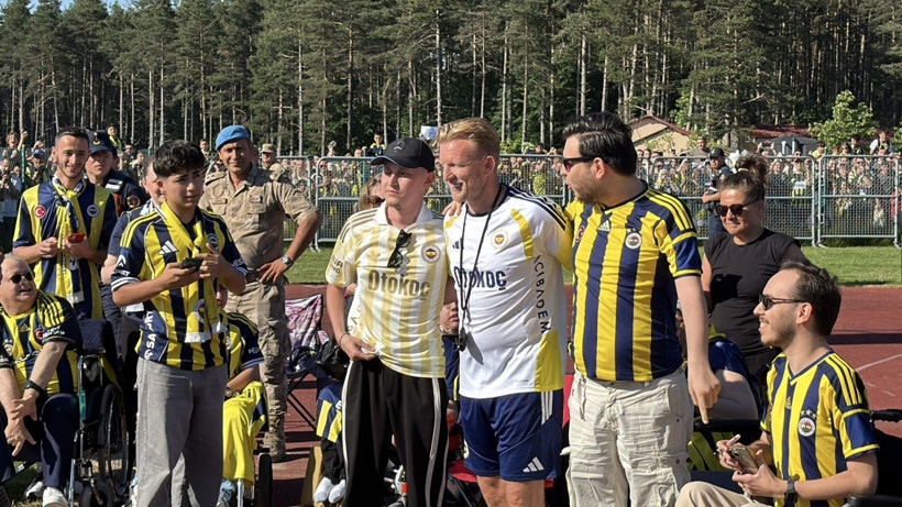 Fenerbahçe 20 bin taraftarıyla çalıştı: Yıldız isim sakatlandı - Resim: 12