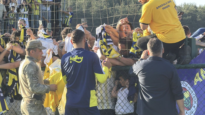 Fenerbahçe 20 bin taraftarıyla çalıştı: Yıldız isim sakatlandı - Resim: 10