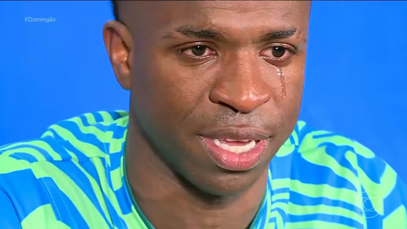 Vinicius Junior gözyaşlarına boğuldu: '16 yaşıma kadar onunla uyumak zorundaydım' - Resim : 1