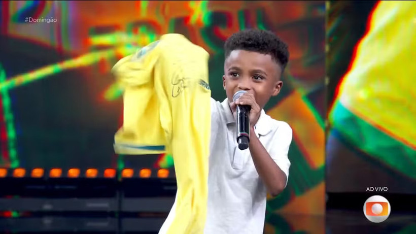 Vinicius Junior gözyaşlarına boğuldu: '16 yaşıma kadar onunla uyumak zorundaydım' - Resim : 3