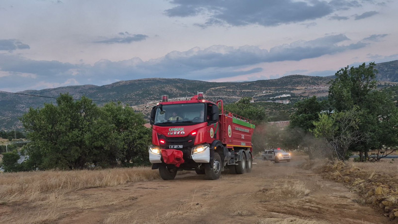 Malatya'da orman yangını: Saatlerdir sürüyor - Resim: 1