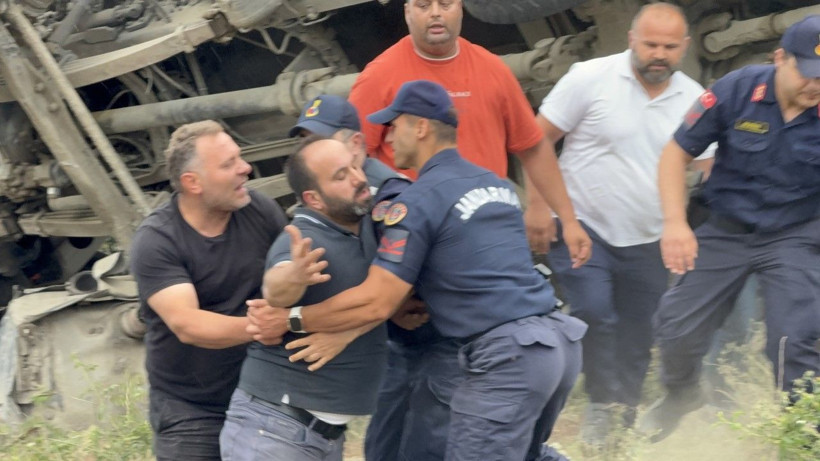 Devrilen kamyonun sürücüsü öldü! Yakınlarının feryatları yürekleri dağladı - Resim: 2