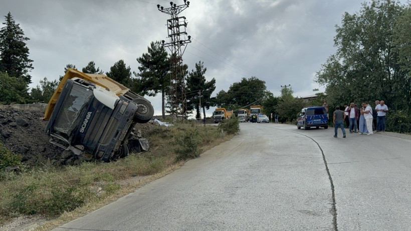 Devrilen kamyonun sürücüsü öldü! Yakınlarının feryatları yürekleri dağladı - Resim: 3