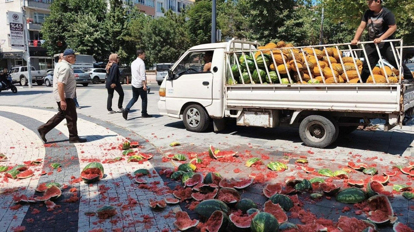 Karpuzları belediye önünde parçaladı - Resim: 5