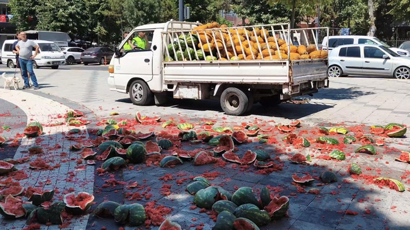 Karpuzları belediye önünde parçaladı - Resim: 8