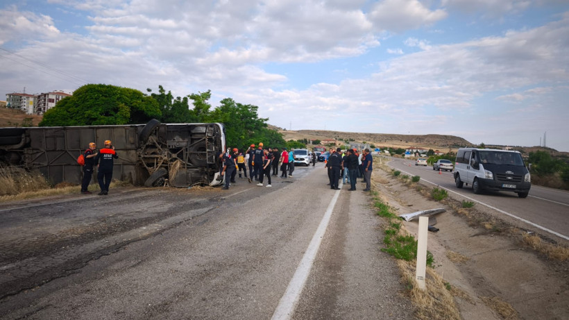 Kırıkkale'de yolcu otobüsü devrildi: 41 yaralı - Resim : 1