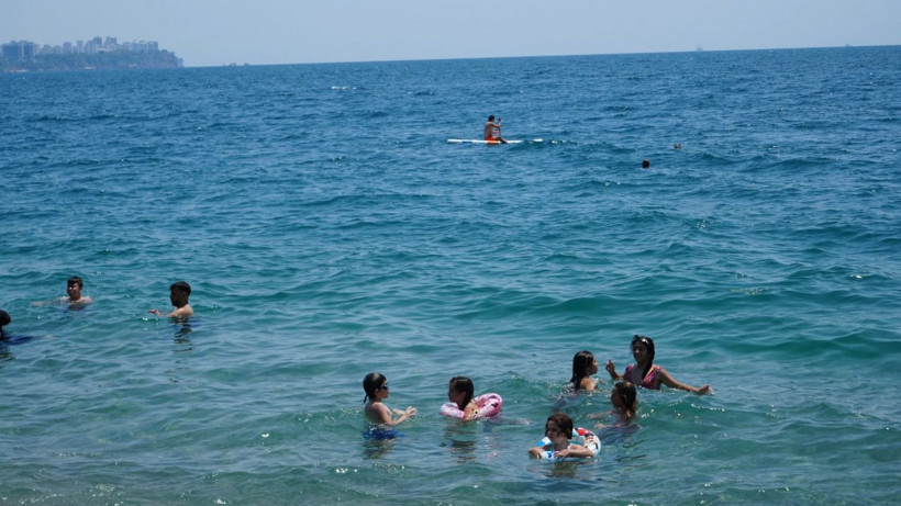 Antalya'da termometreler 38 dereceyi gösterdi, sahiller doldu - Resim: 5