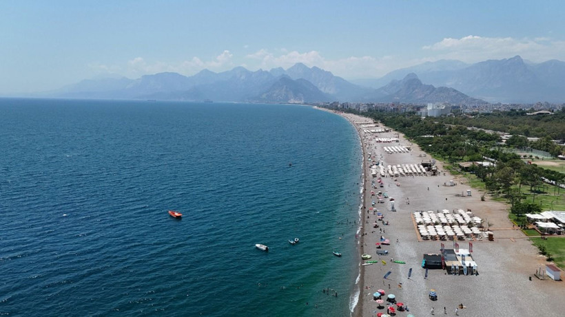 Antalya'da termometreler 38 dereceyi gösterdi, sahiller doldu - Resim: 3