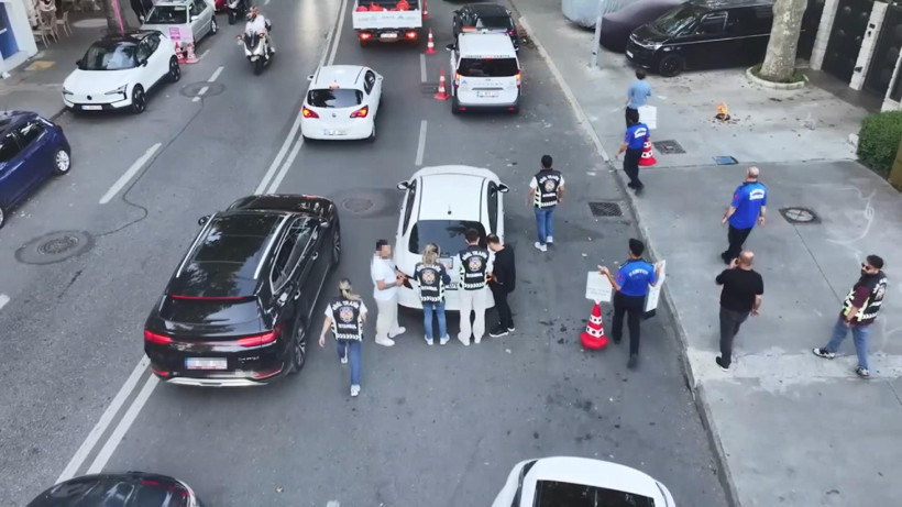 Sarıyer'de vale ve değnekçilere operasyon: 84 bin lira ceza, 2 gözaltı - Resim : 1