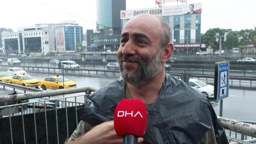 İstanbul'da yağmura hazırlıksız yakalananlar kapalı alanlara sığındı - Resim : 1