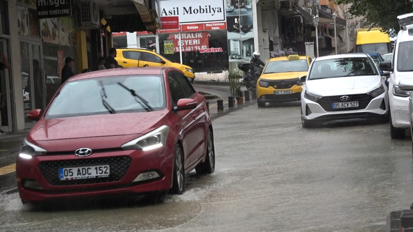 Meteoroloji'nin turuncu kod uyarısı sonrası yağmur başladı - Resim : 1
