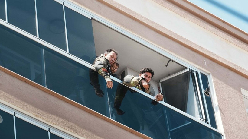 Korkutan yangın: 10 kişi hastaneye kaldırıldı - Resim: 8