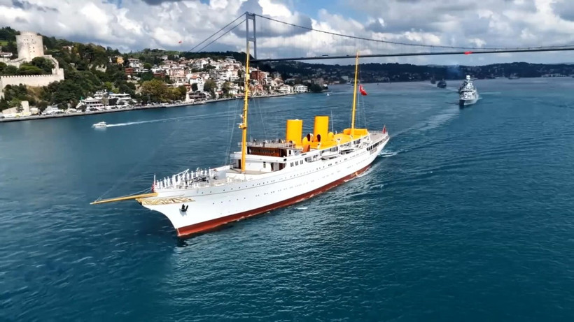 İstanbul Boğazı’nda nefes kesen 30 Ağustos geçişi: 15 gemi peş peşe geçti - Resim: 4
