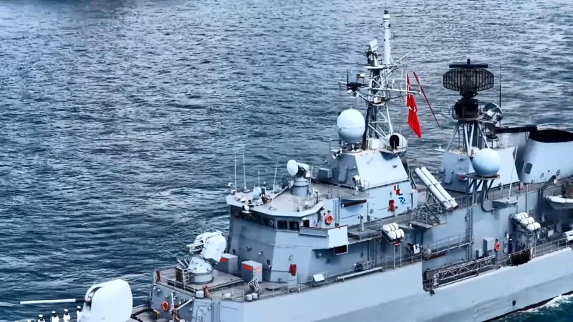 İstanbul Boğazı’nda nefes kesen 30 Ağustos geçişi: 15 gemi peş peşe geçti - Resim: 7