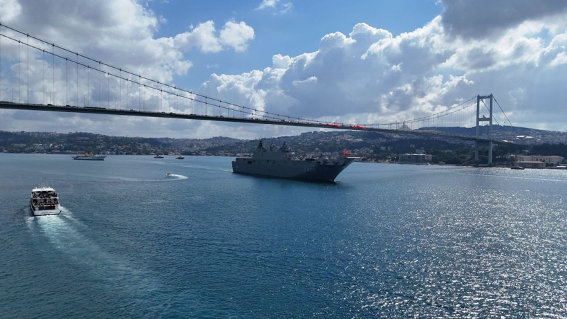 İstanbul Boğazı’nda nefes kesen 30 Ağustos geçişi: 15 gemi peş peşe geçti - Resim: 9