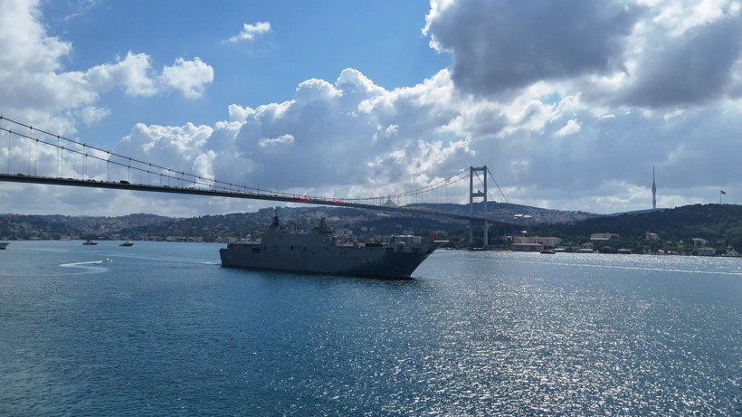İstanbul Boğazı’nda nefes kesen 30 Ağustos geçişi: 15 gemi peş peşe geçti - Resim: 10