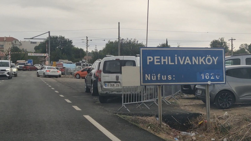 Nüfusu sadece 1700 kişi: 4 günde yaklaşık 400 bin kişi akın etti - Resim: 2