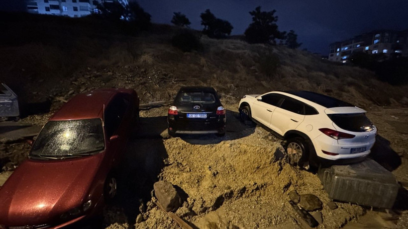 Ankara’da yol çöktü: Çok sayıda araç hasarlı - Resim: 15
