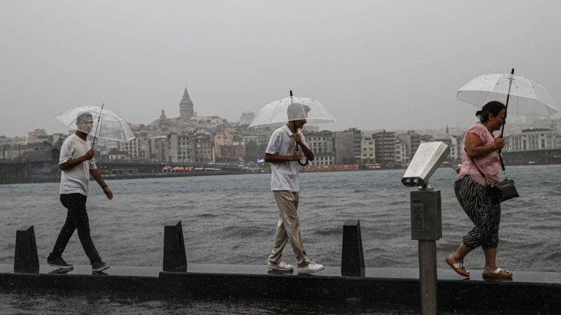 İstanbul'da beklenen oldu. Kaçan metroya sığındı - Resim: 1