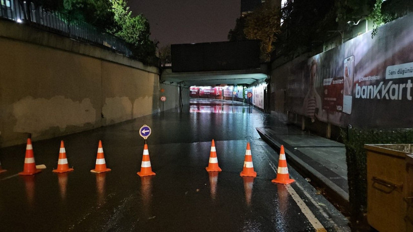 Günlerdir uyarılan İstanbullu hazırlıksız yakalandı. Şehrin merkezini su bastı - Resim: 10