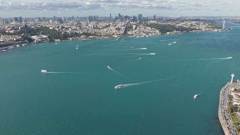İstanbul Boğazı renk değiştirdi - Resim: 1