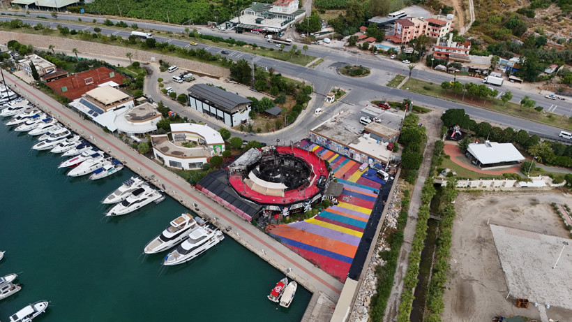Alanya’da eğlence mekanı alevlere teslim oldu. Gündüz ortaya çıkan görüntü dehşete düşürdü - Resim : 4