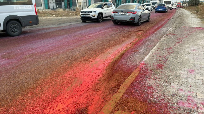 Yol kırmızıya boyandı! Görenler şaşkına döndü - Resim: 3
