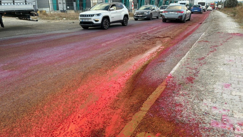 Yol kırmızıya boyandı! Görenler şaşkına döndü - Resim: 5