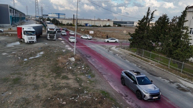 Yol kırmızıya boyandı! Görenler şaşkına döndü - Resim: 7