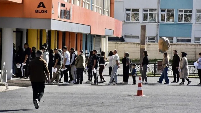 KPSS ön lisans oturumu başladı. 1 milyon 593 bin aday ter dökecek - Resim : 1