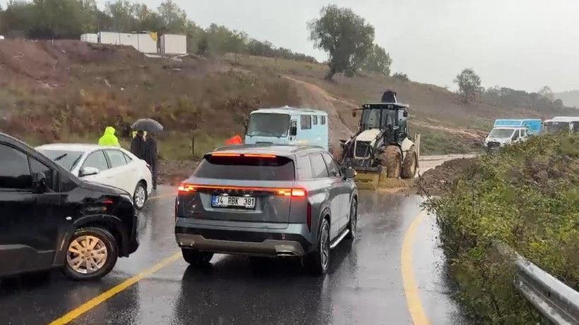 Şile-Ağva yolunda toprak kayması - Resim : 2