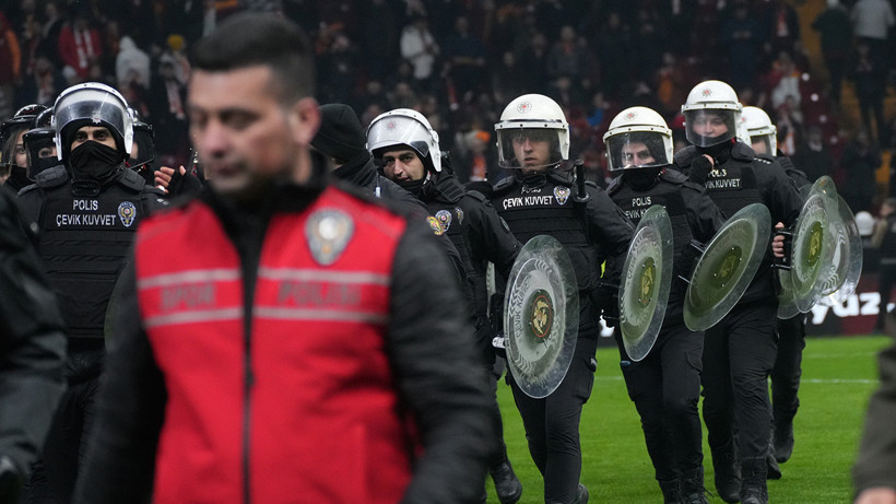 Bugün günlerden Cuma Pazartesi ne olacak? 19.00'da Beşiktaş, 21.30'da derbi var! Galatasaray-Fenerbahçe - Resim : 4