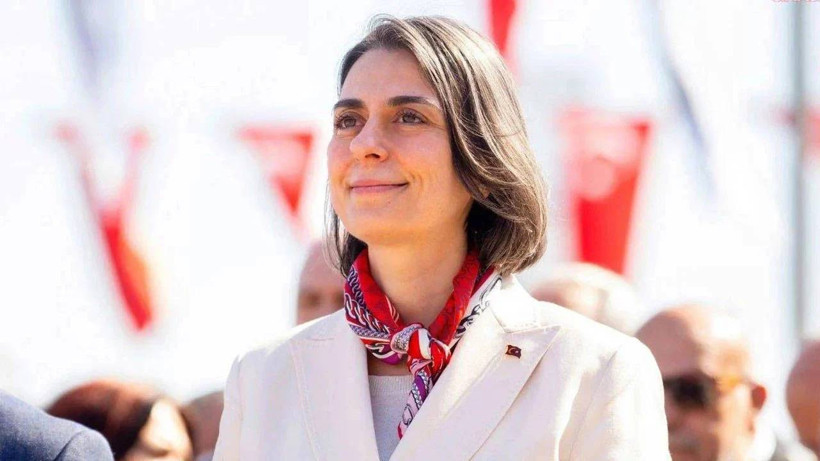 Üsküdar Belediye Başkanı Sinem Dedetaş tahliye edildi. Ev hapsi verildi - Resim : 1