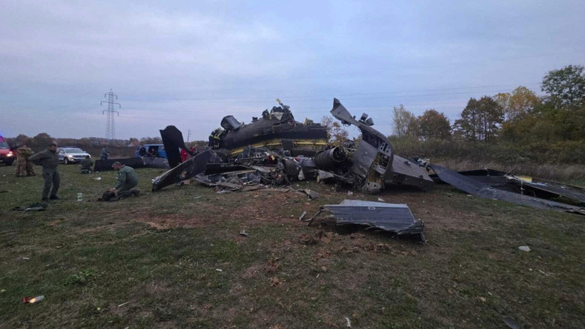 Çift pervaneli askeri helikopter döne döne düştü. Düşüş çaresizce izlendi - Resim : 2