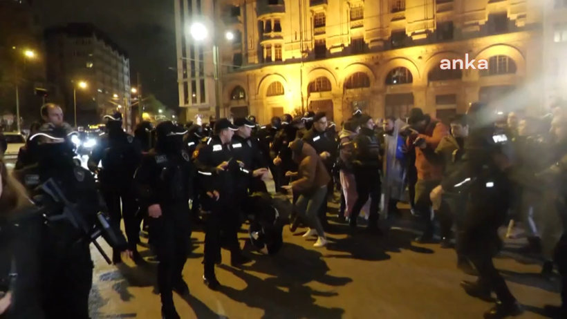 Kadına yönelik şiddete karşı yürüyen kadınlara polis şiddeti - Resim : 1