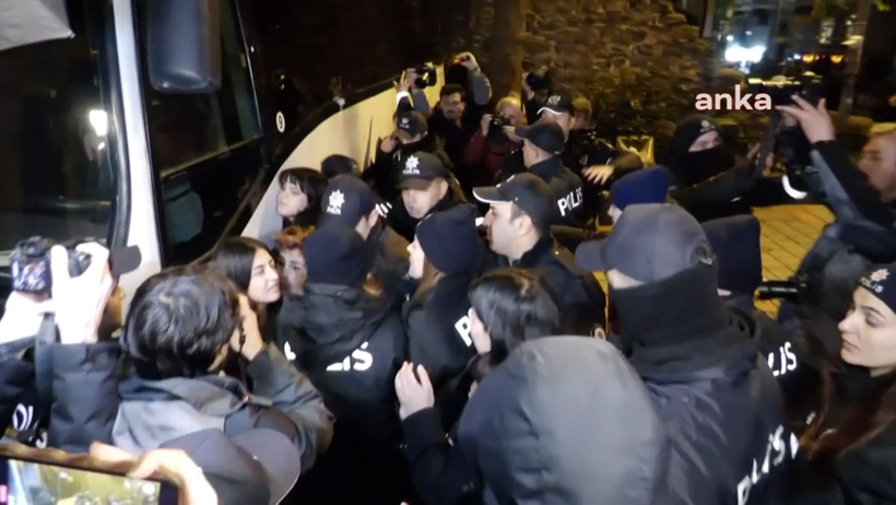 Kadına yönelik şiddete karşı yürüyen kadınlara polis şiddeti - Resim : 2