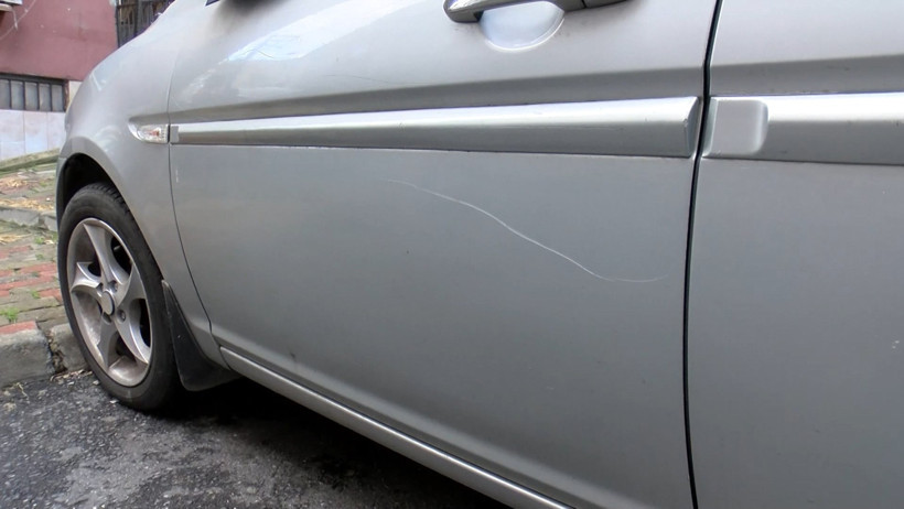 Mahalleliyi canından bezdirdi: 10 aracı bilerek çizdi! - Resim : 1