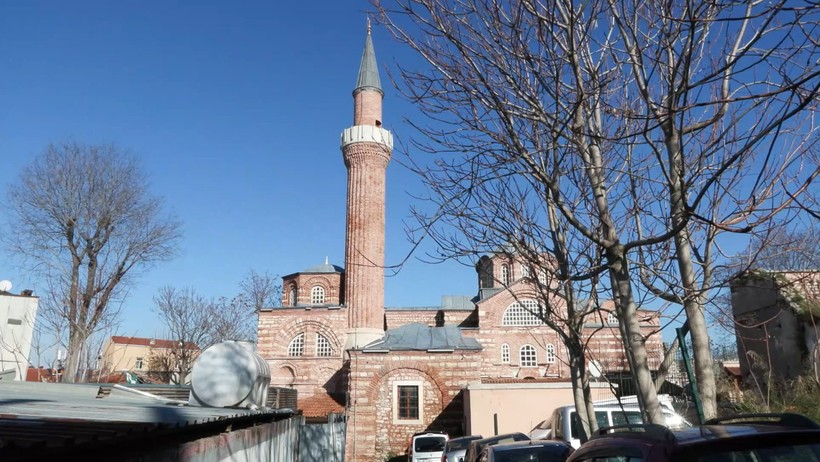 Molla Gürani Camii çöpler ve otopark arasında kayboluyor - Resim : 1