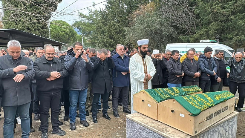 Yangında ölen 2 kardeş, yan yana toprağa verildi - Resim : 3