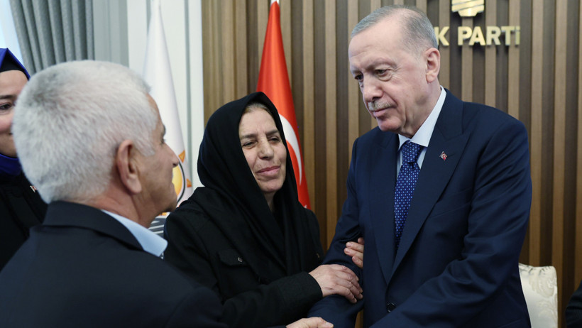 Cumhurbaşkanı Erdoğan, İkiyaka katliamı mağdurlarıyla görüştü - Resim : 2