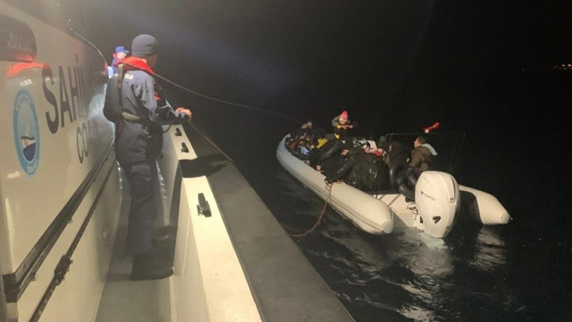 İzmir açıklarında 32 düzensiz göçmen yakalandı - Resim : 1