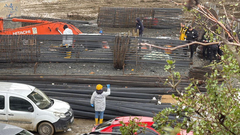 Vinç kovasıyla ölen işçinin arkadaşları sinir krizi geçirdi - Resim : 1