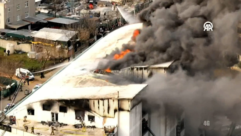 Sultanbeyli'de tekstil atölyesinde yangın - Resim : 2