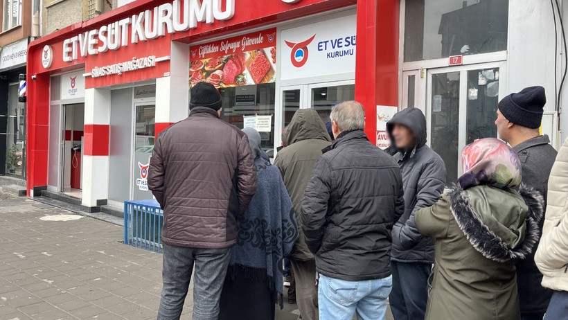 'Zam' söylentisi bile yetti: Vatandaş ucuz et için kuyruk oldu - Resim : 2